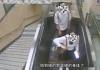 男子地铁偷拍被摁倒 吓得掰断手机 背后真相实在让人惊愕