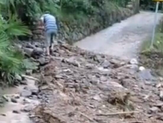 岩石崩塌砸中车辆 7名建筑工人遇难 内幕曝光简直太悲剧