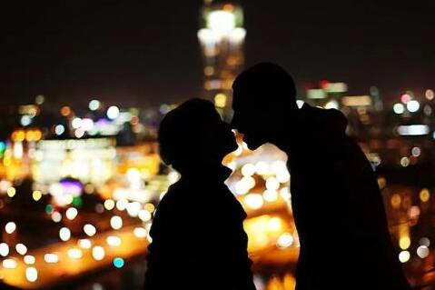 男子被女友亲到鼓膜破裂进医院 内幕曝光简直太罕见了