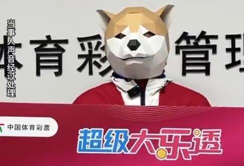 男子中1000万彩票粘手机壳取不下 背后真相实在让人惊愕