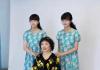 60岁产双胞胎老人与女儿近照曝光 这也太意外了