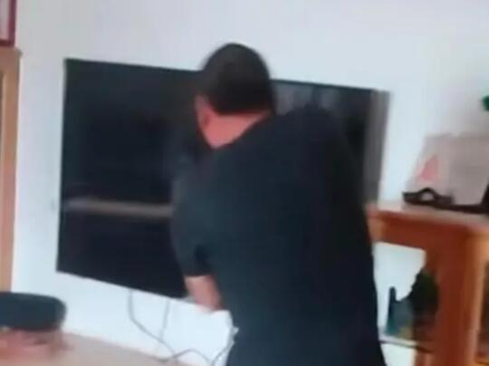 千万富翁被儿子送精神病院:已自缢 内幕曝光简直太意外了