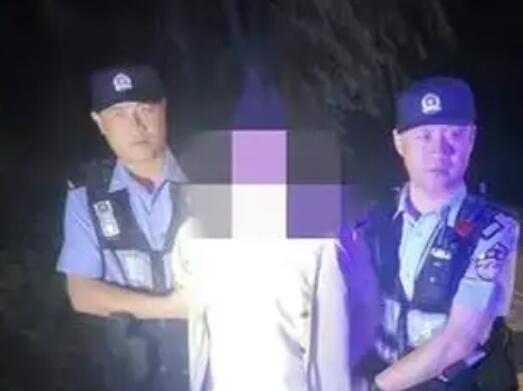 在押罪犯狱外就医逃跑 监控曝光