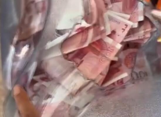 小伙用水桶存私房钱218天共5.3万 背后真相实在让人惊愕