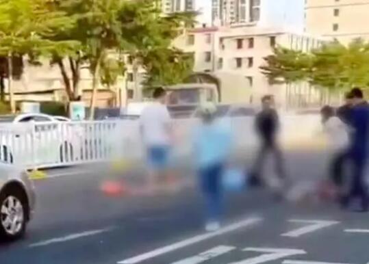 湛江一轿车在学校门口撞倒多名学生 背后真相实在让人惊愕